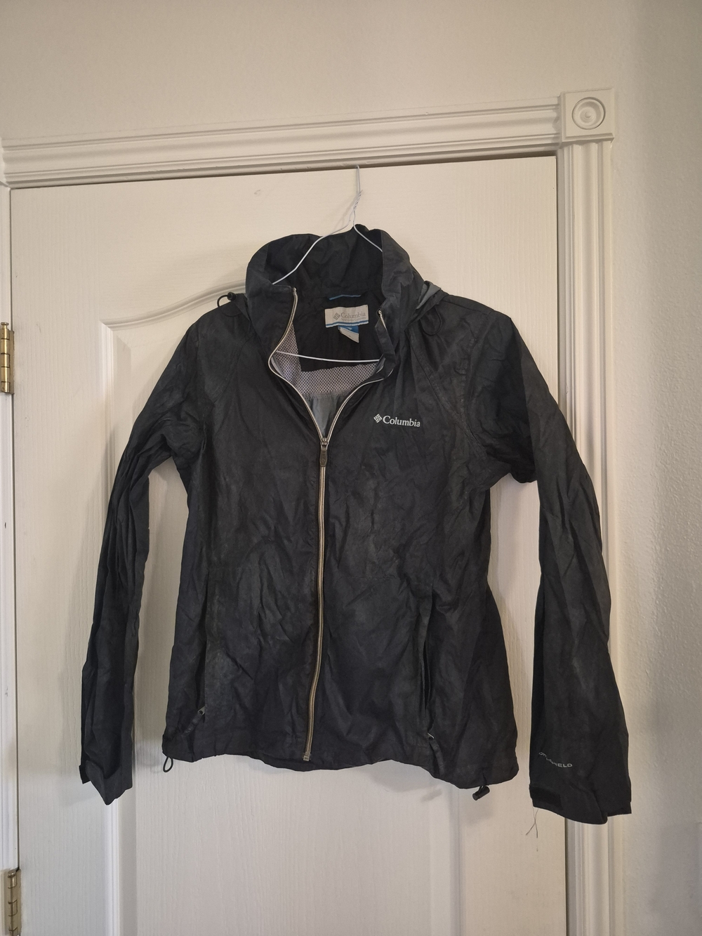 Columbia Women's Black Packable Hooded Rain Jacket